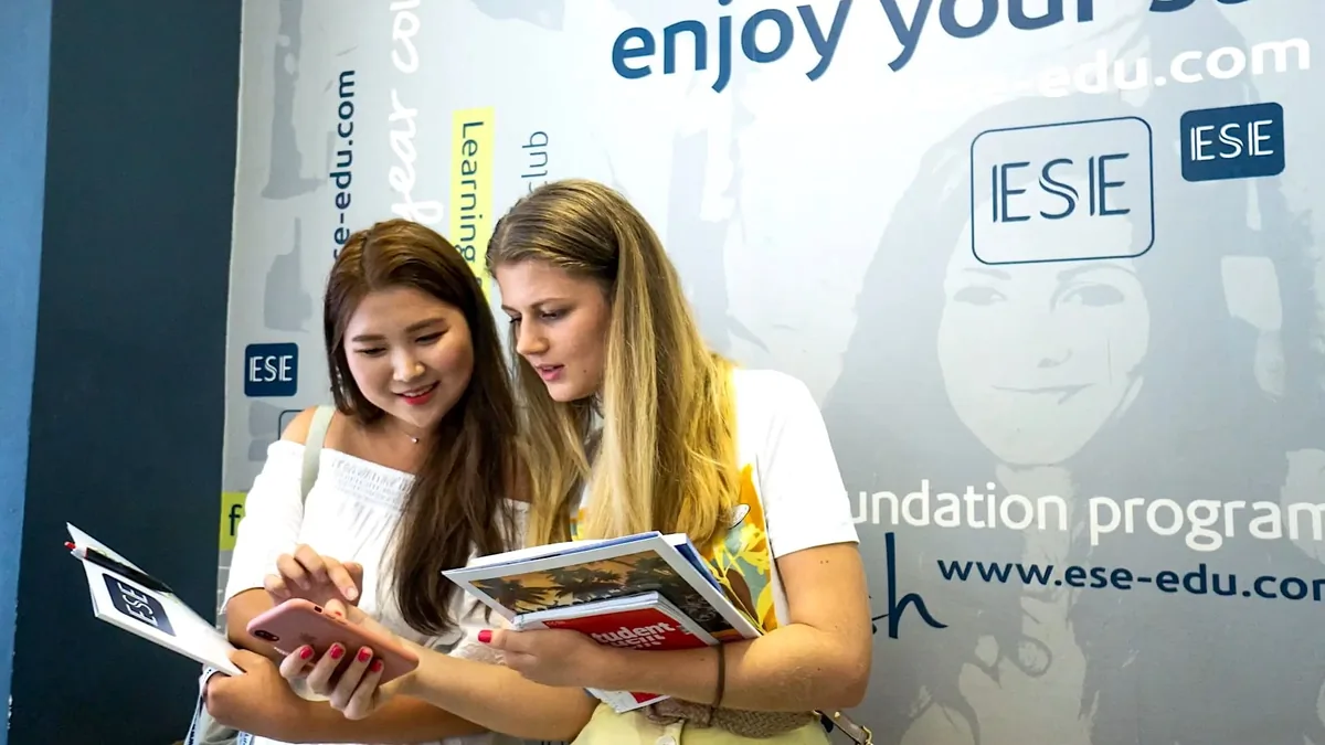 Young adults language stay, ages 17–22, in St Julian’s Young adults language stay, ages 17–22, in St Julian’s
