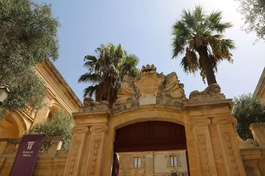 L'entrée du Palais Vilhena ou Musée National d'Histoire Naturelle